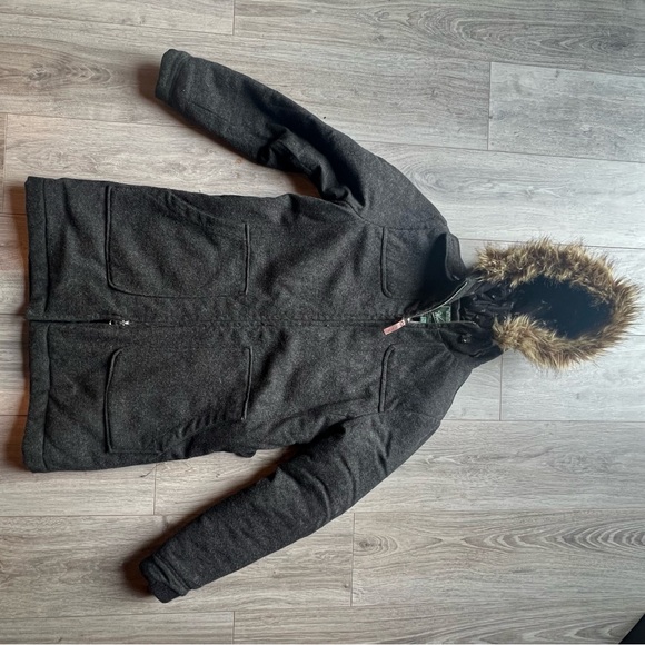 Woolrich medium wool parka. - Picture 5 of 8